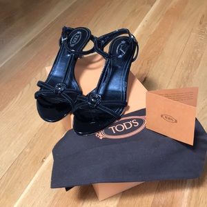 Tod’s. Kitten heal sandal. Black patent/ wood heel